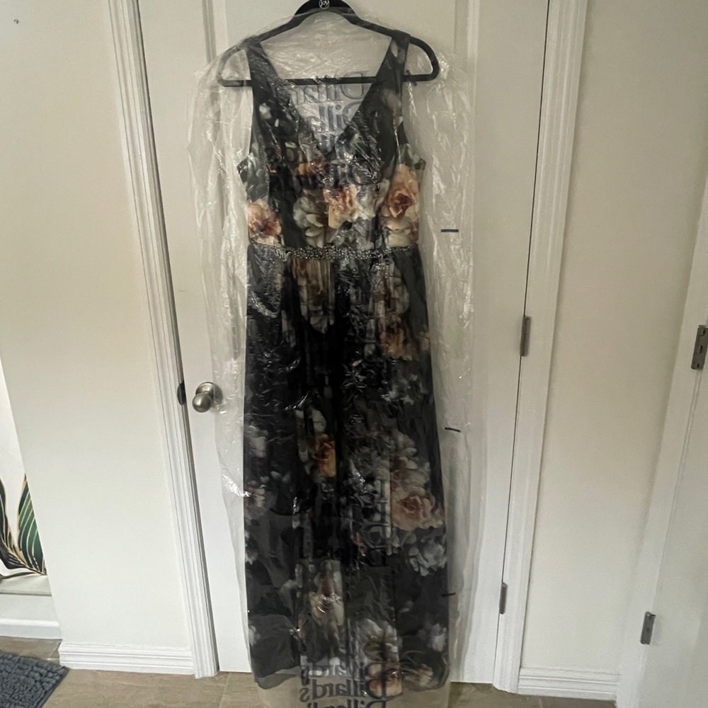 Ignite Evenings Formal Maxi Dress Purple Floral V-Neck